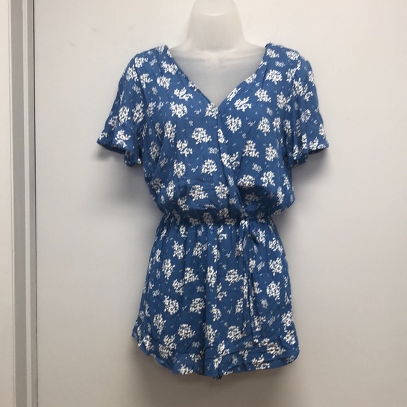 One ❤️ clothing floral romper - Picture 1 of 5